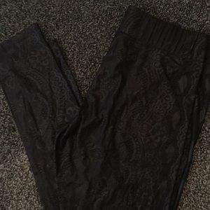 Guess black legging with Gorgeous print! 💎